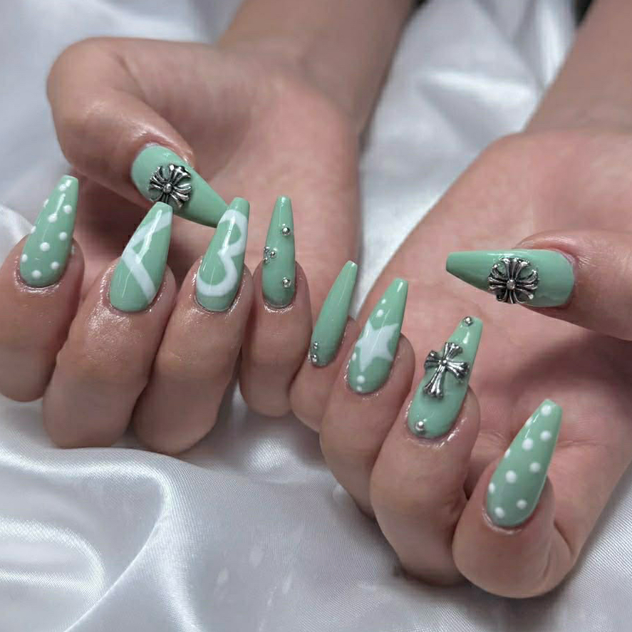 rena_reinails