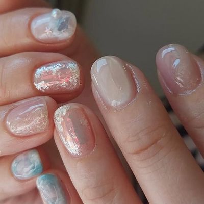 淡色ニュアンスネイル 