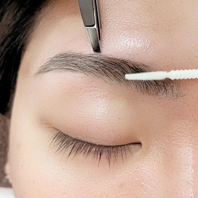 【ワンランク上の目元に】
眉毛スタイリング＋眉毛パーマ