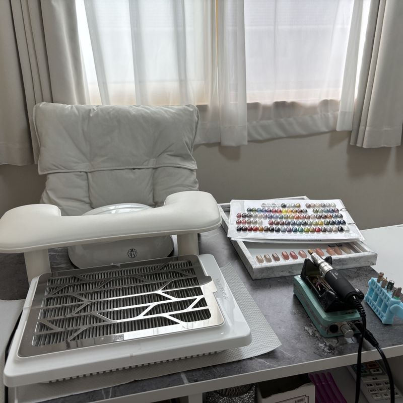 private nail salon REVELLE
