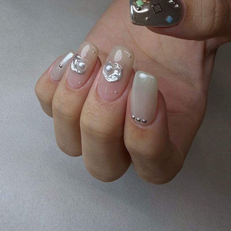 Adore nail