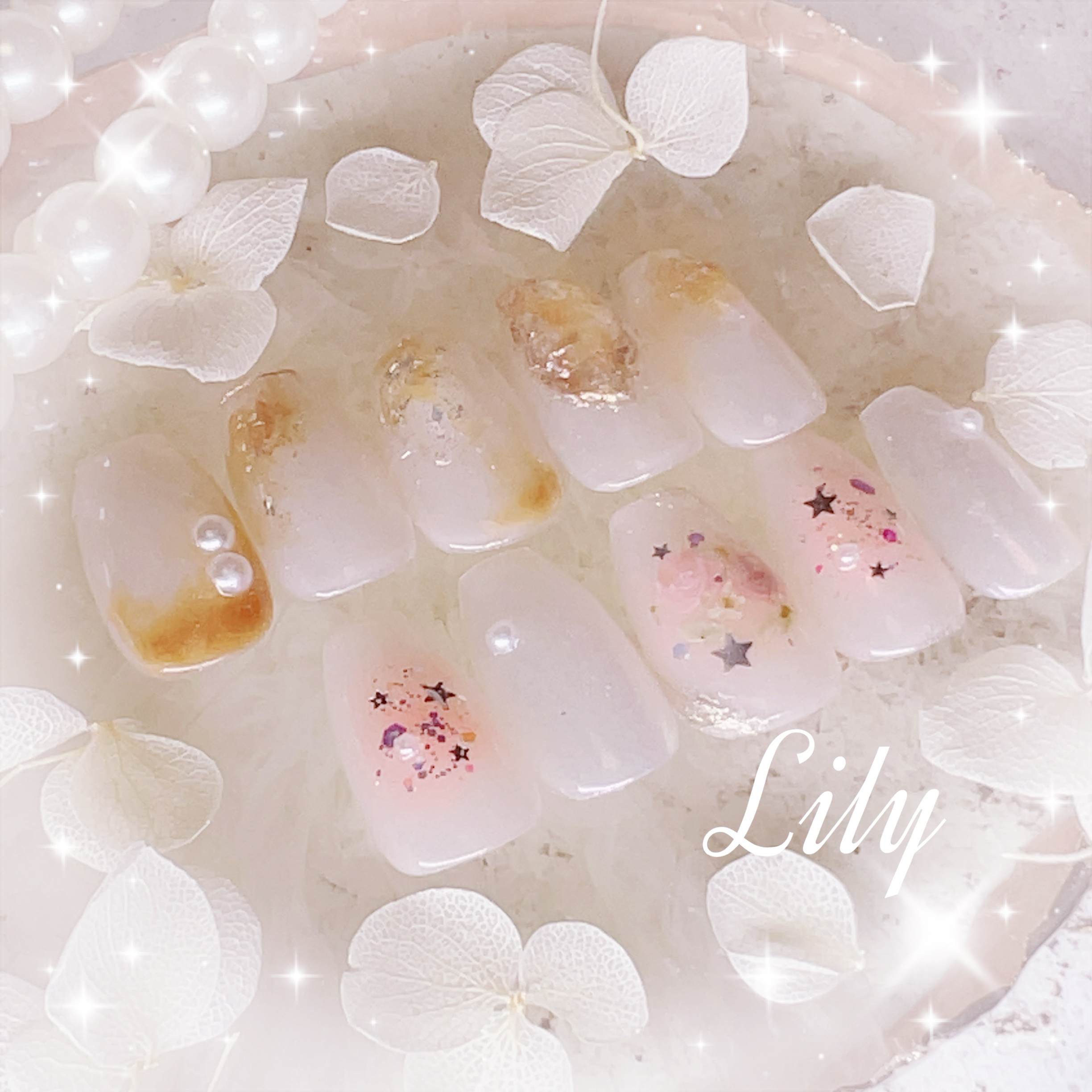 Lily.nail