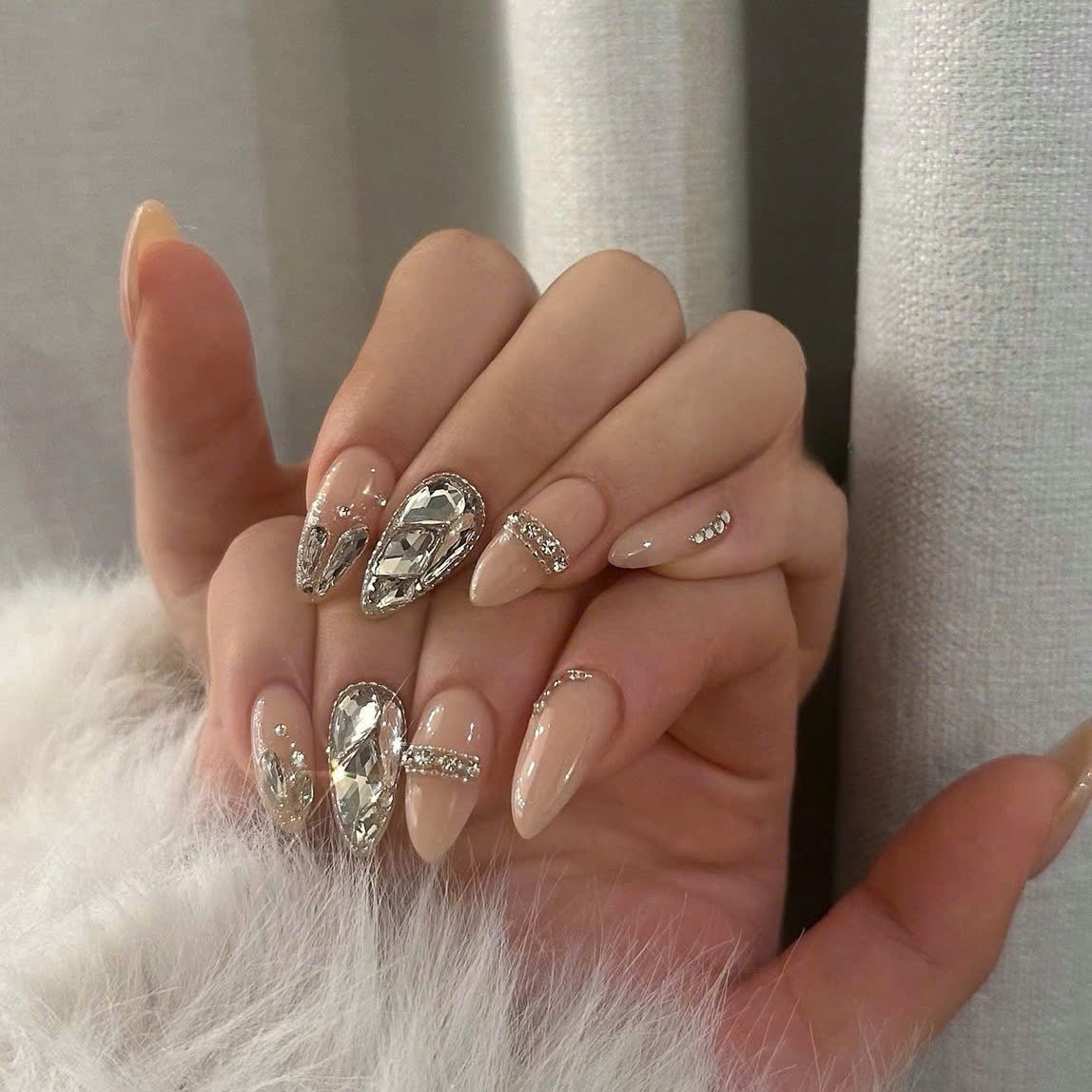 Lucy_Nail
