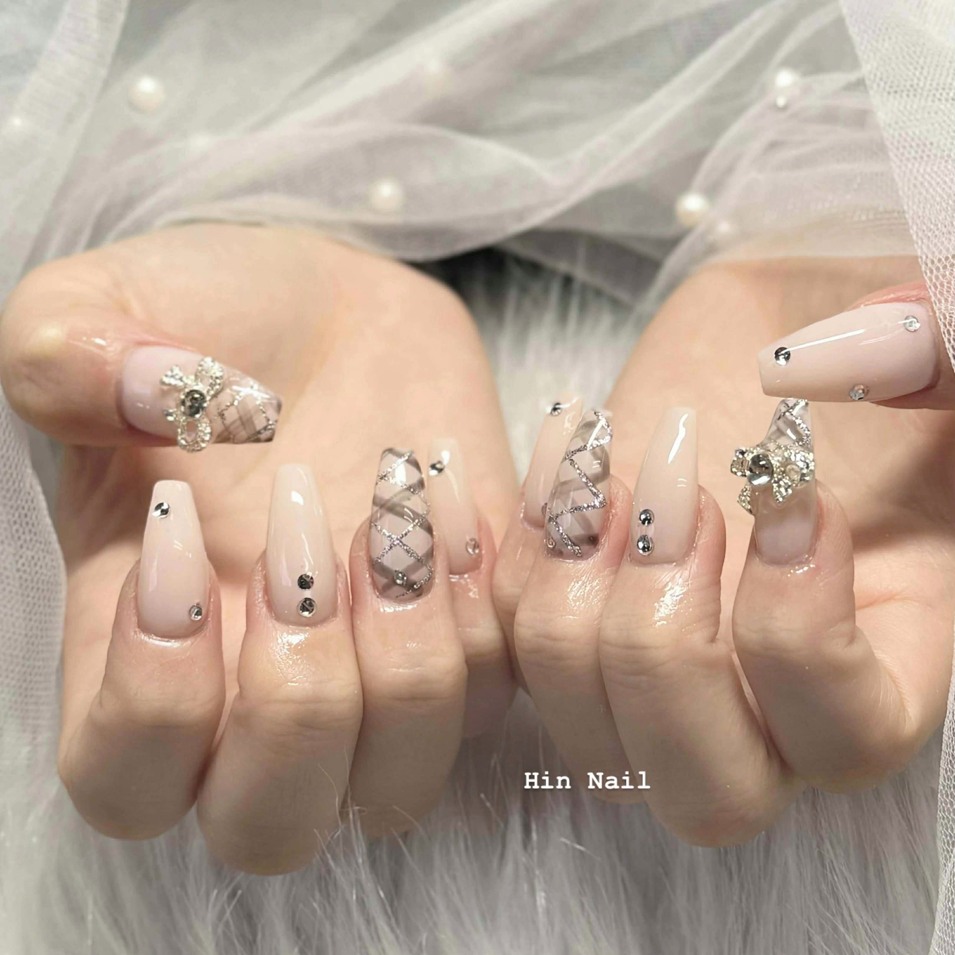 hin_nails