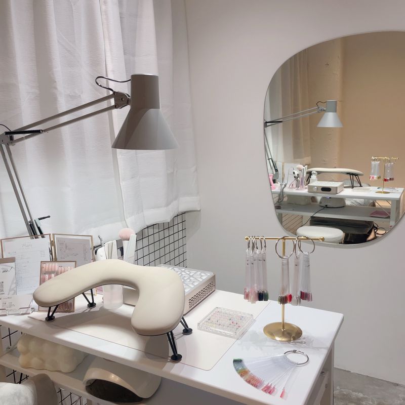 nail salon Mars