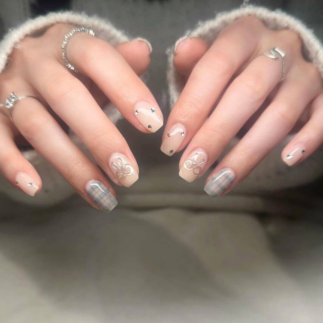 m__.nail