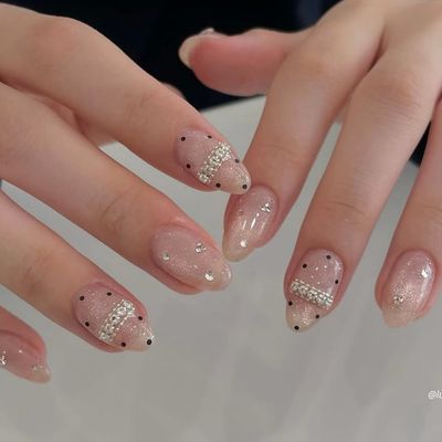 パーツ2つ無料✨️リング💍キラキラジュエリー×ドットネイル🎀