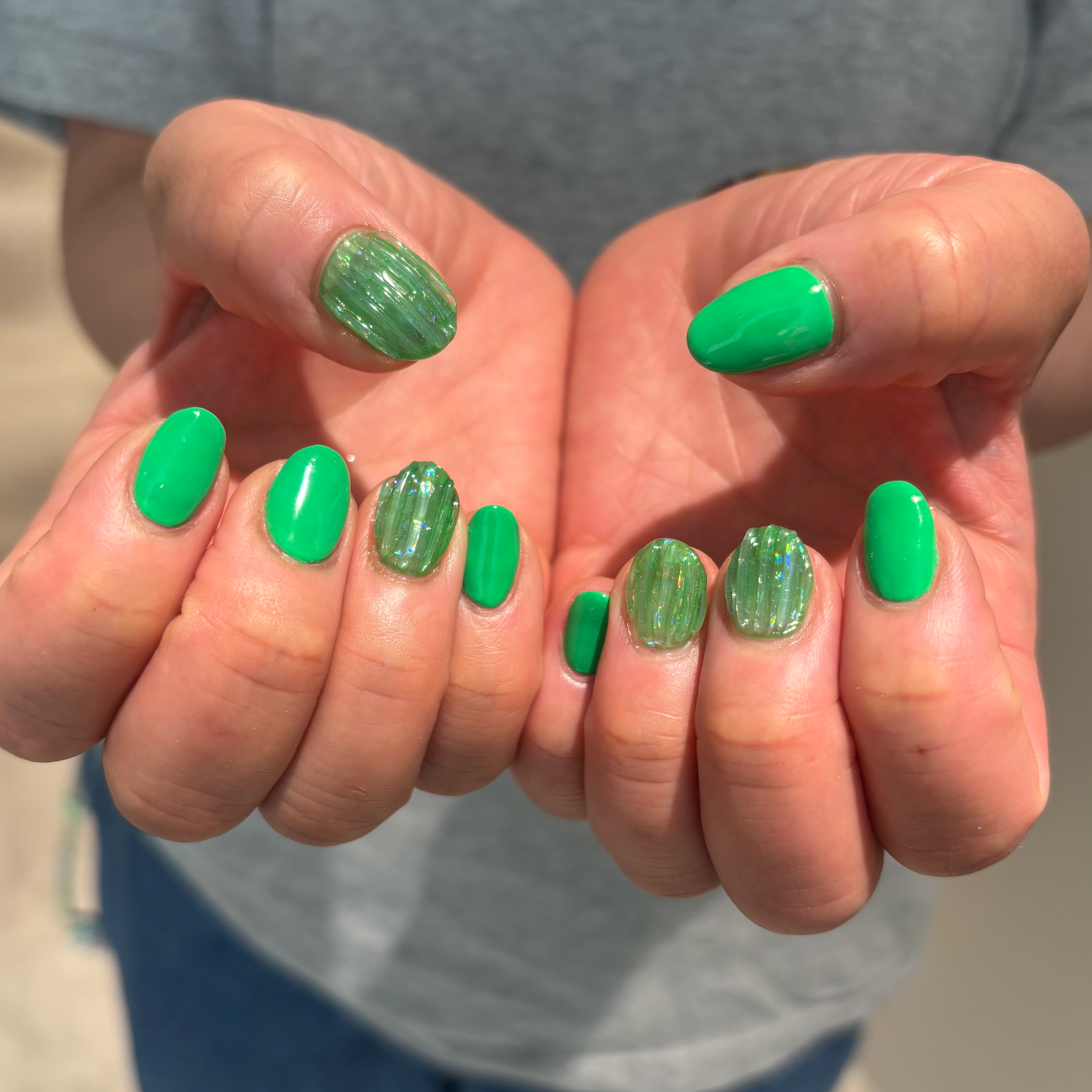 Emu...nail