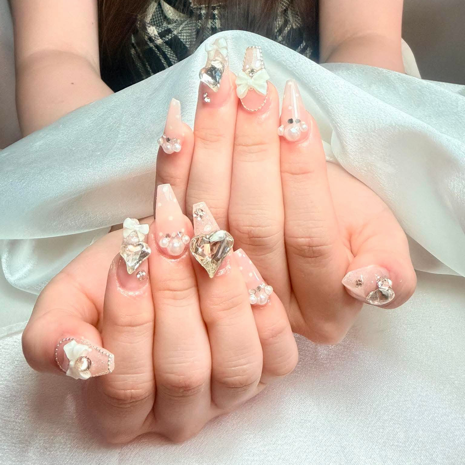 LUNA_Nails