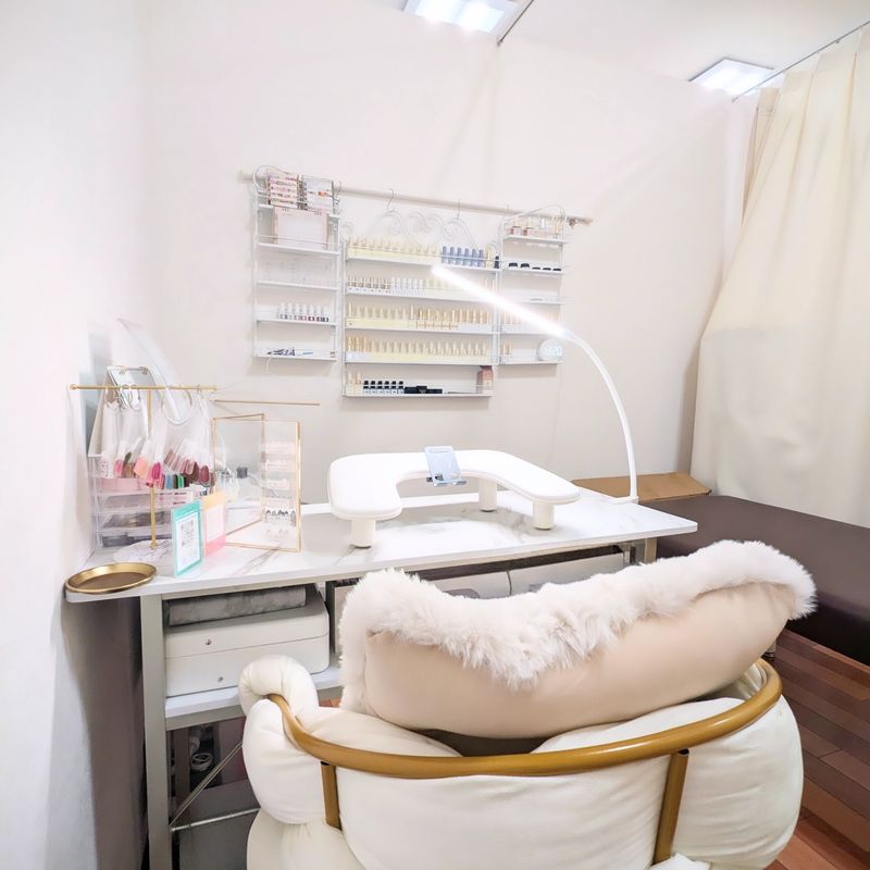 Nailsalon AZELLA