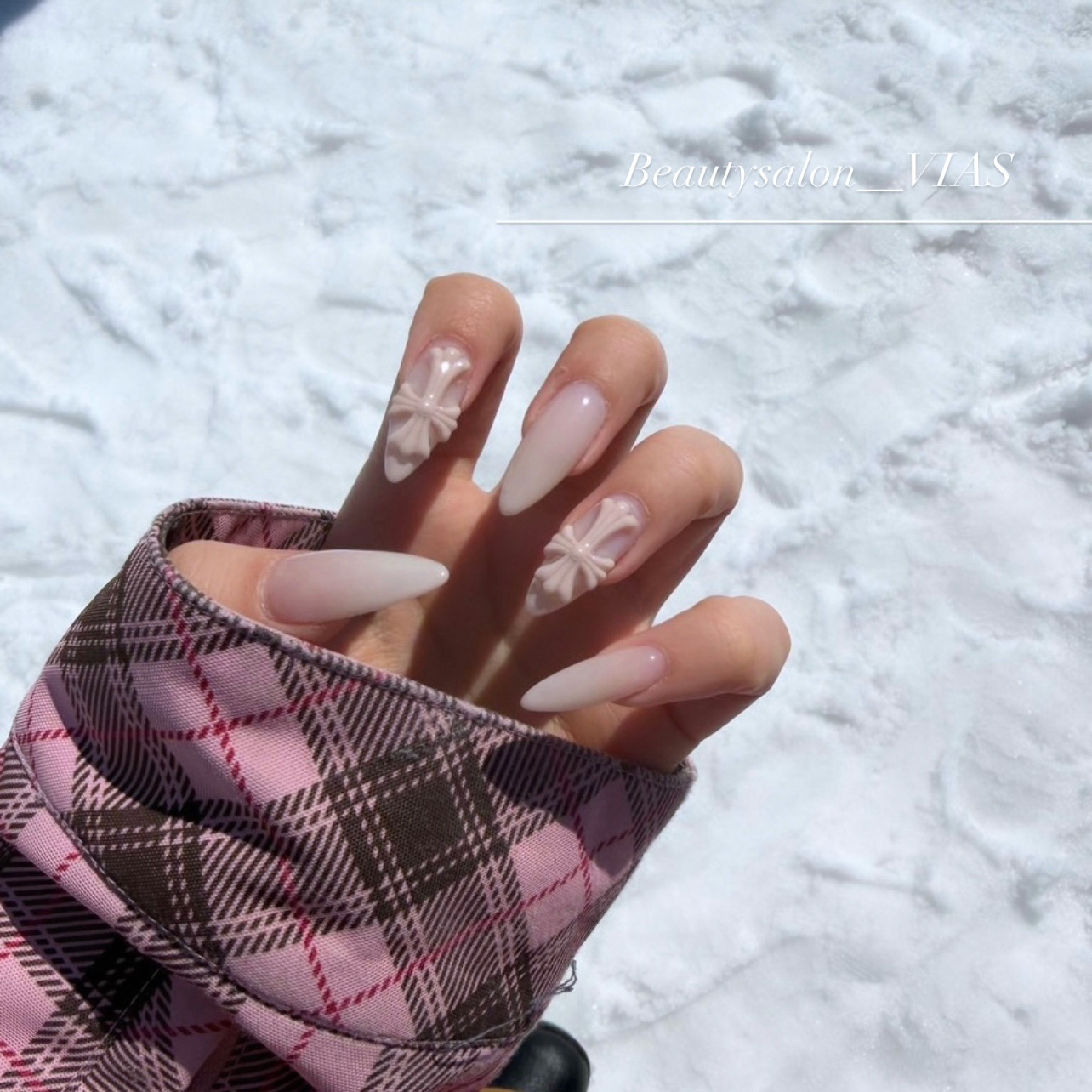 VIAS__nail
