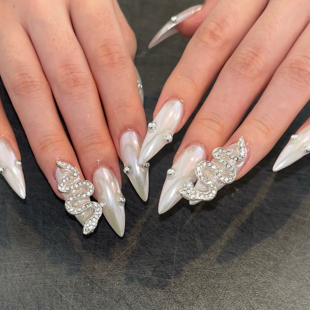pinkdollhouse_nail