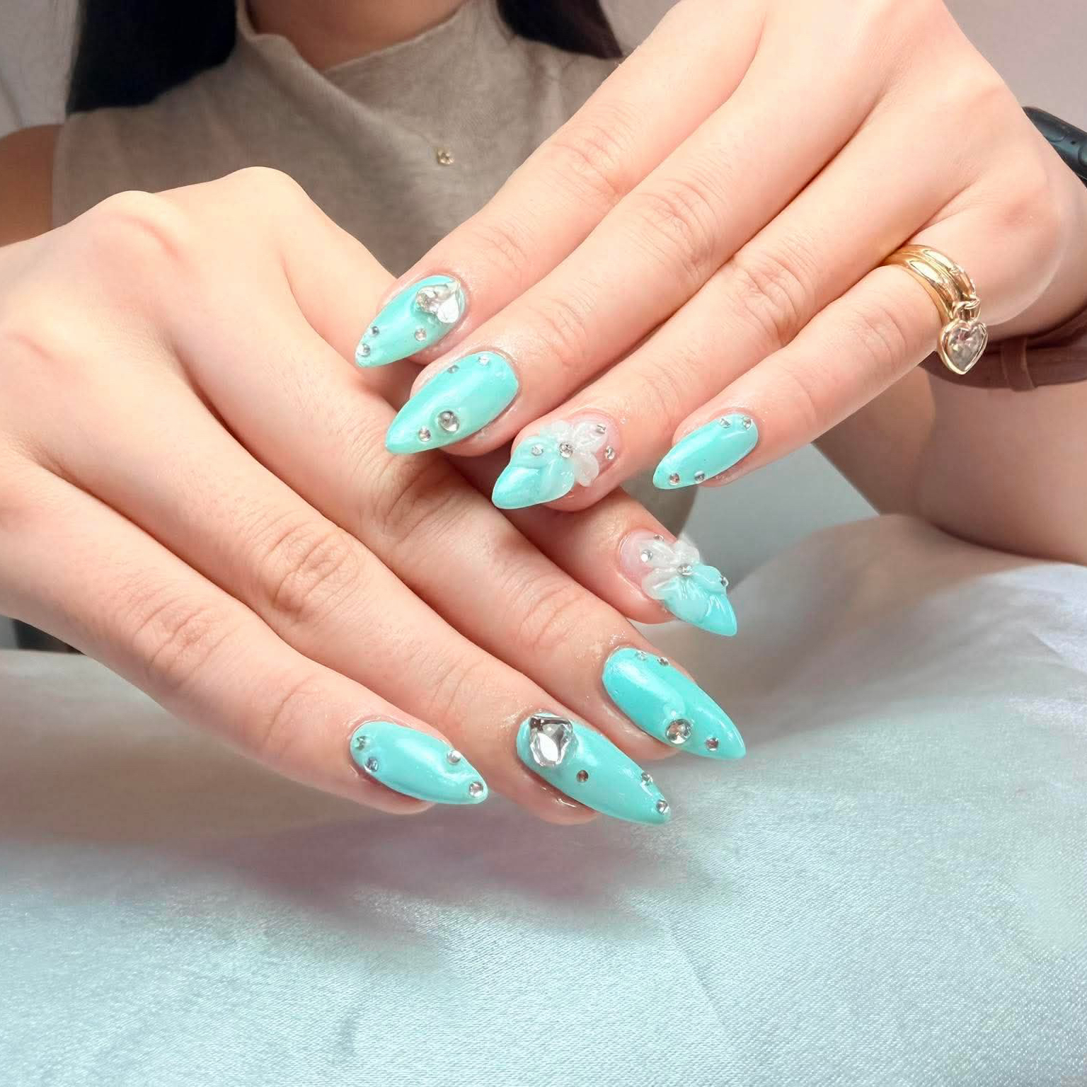 LUNA_Nails