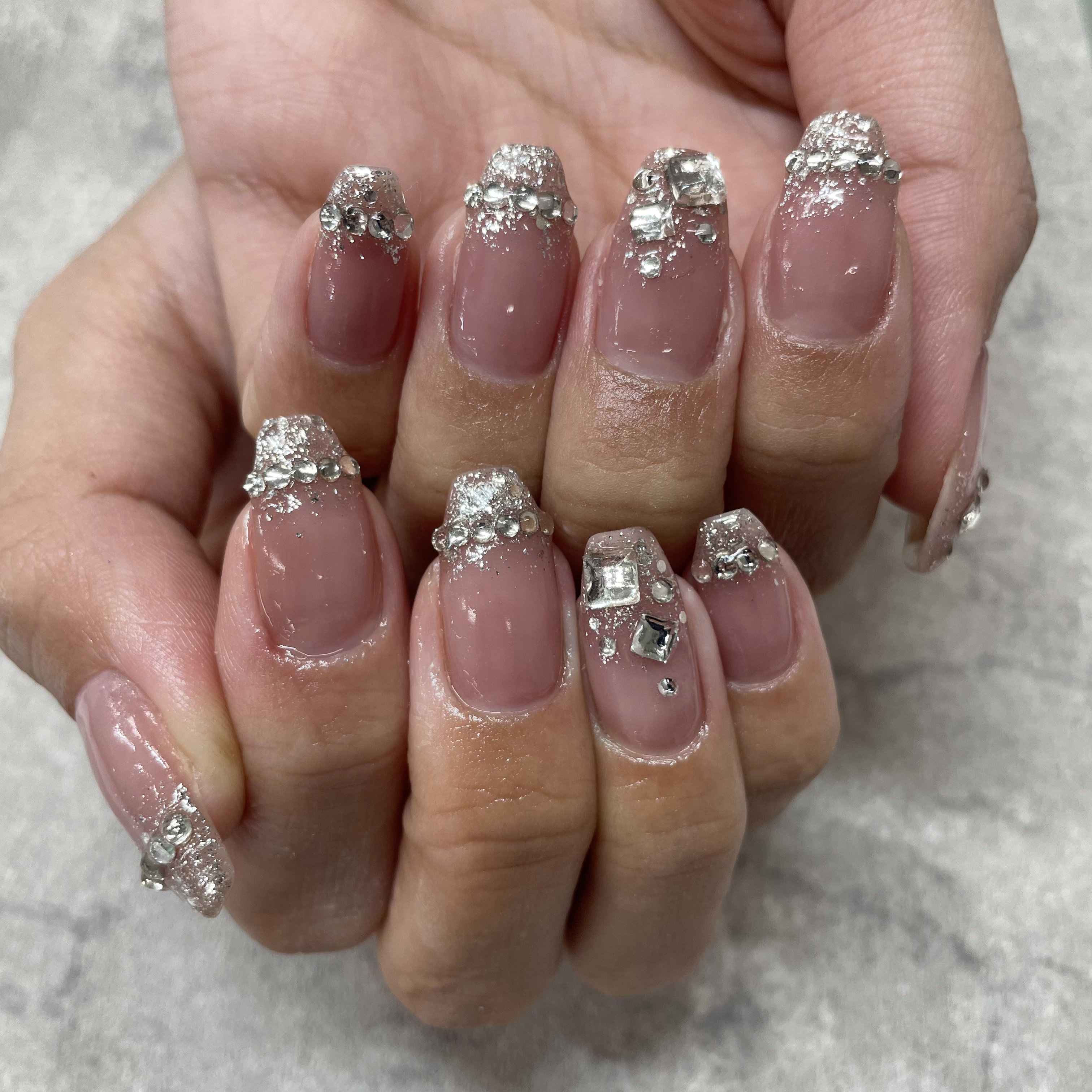 NAIL_akinyan