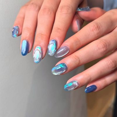 抜け感ぷっくりショートネイル