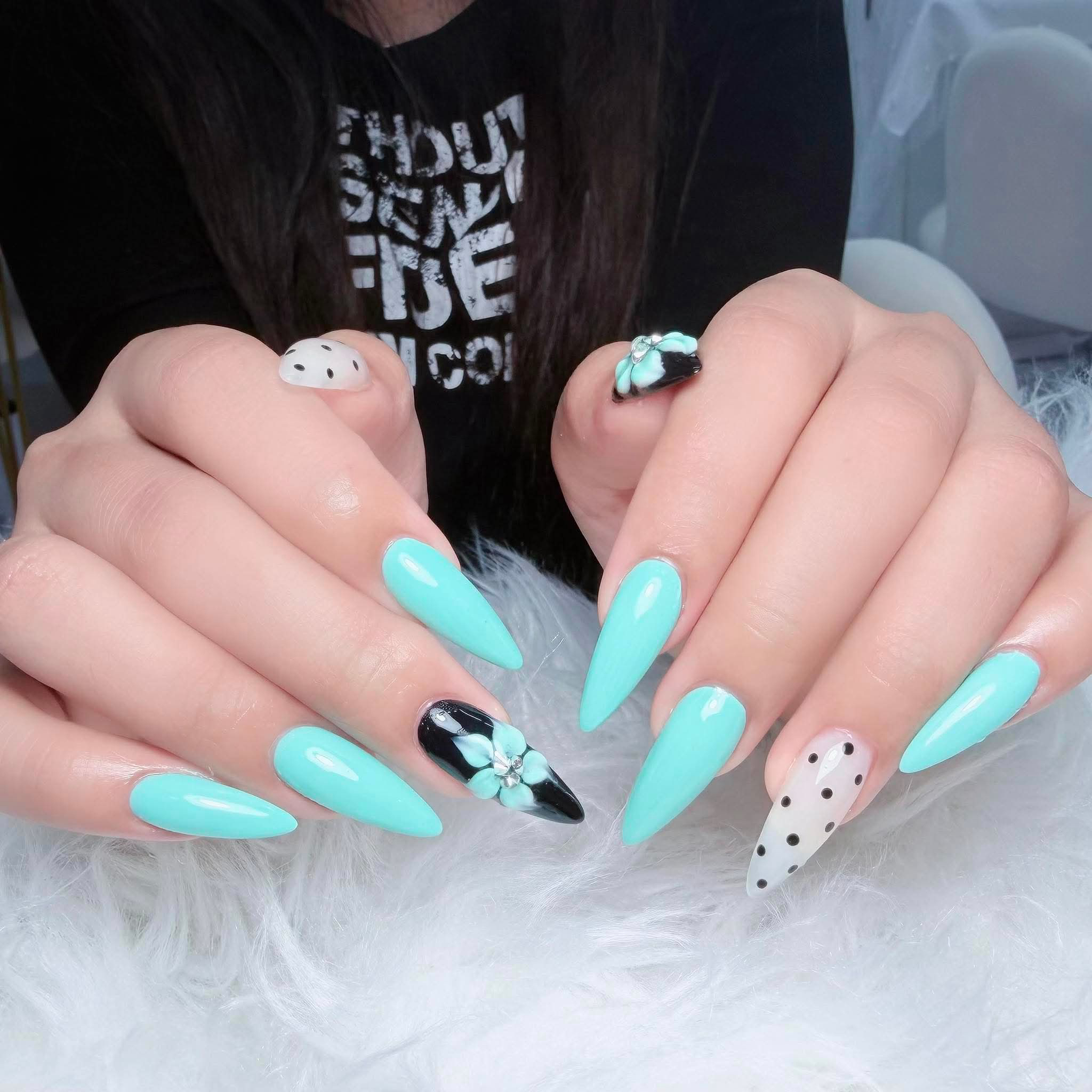 RINA_MIKA_Shinsaibashi