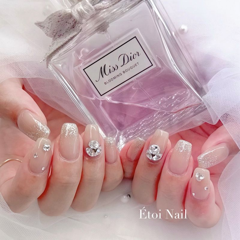Étoi nail