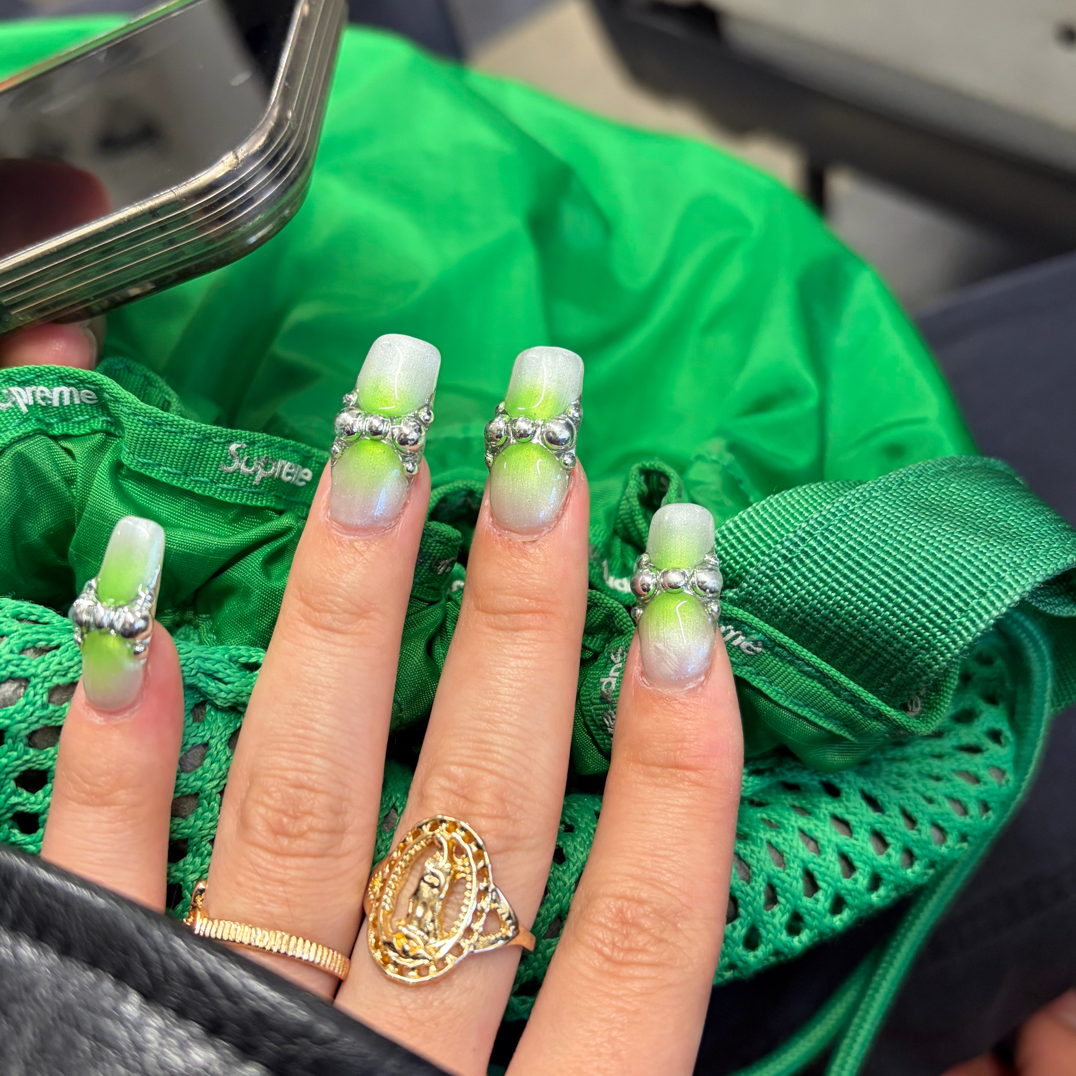 Aura.nail
