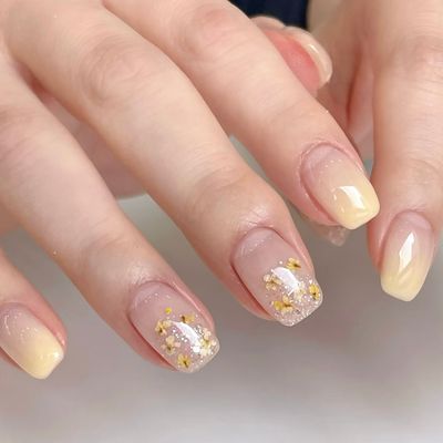 【フラワーシリーズ💐】遊び心のあるアートフラワーネイル／カラー変更・アレンジも可