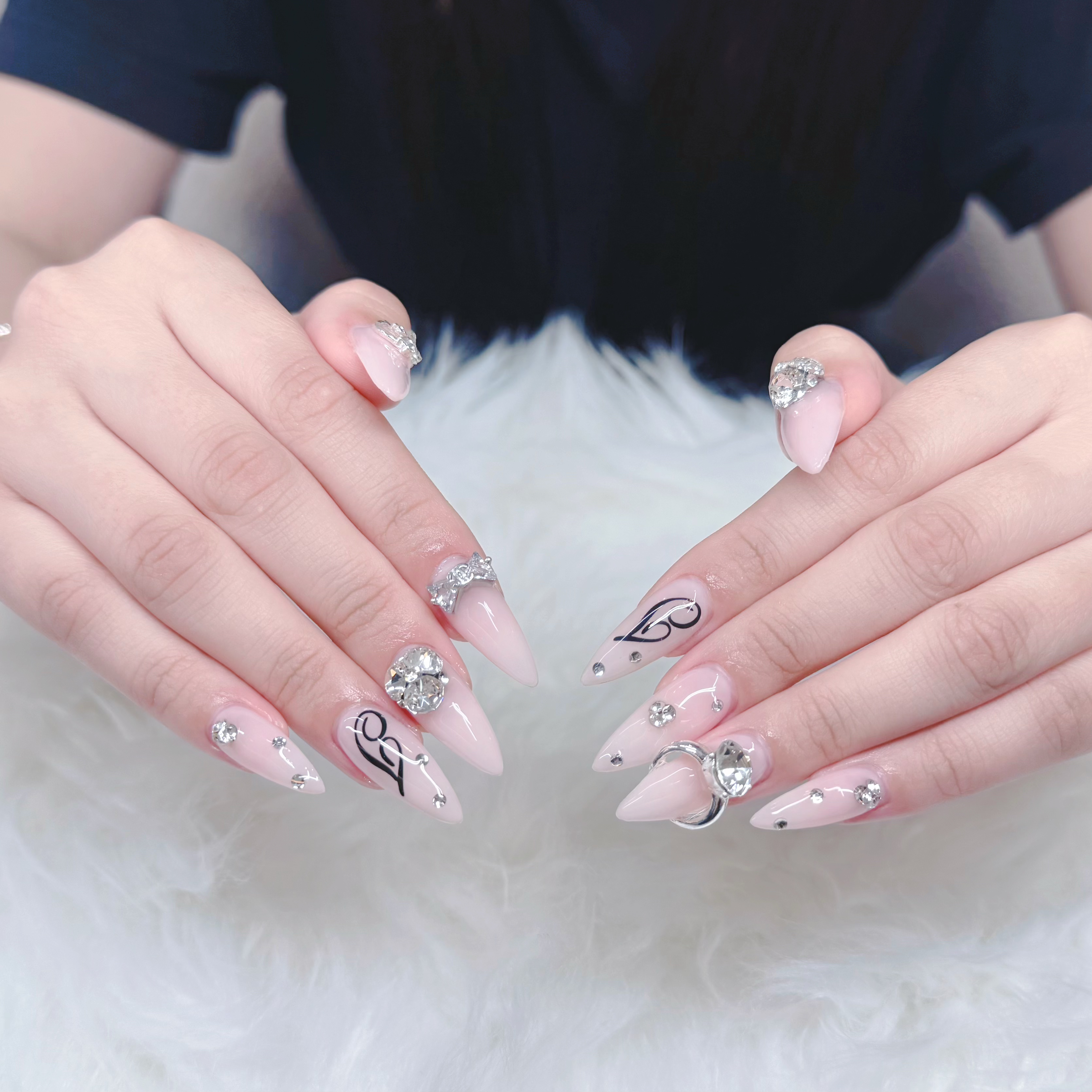 GOHOUBI_Nail