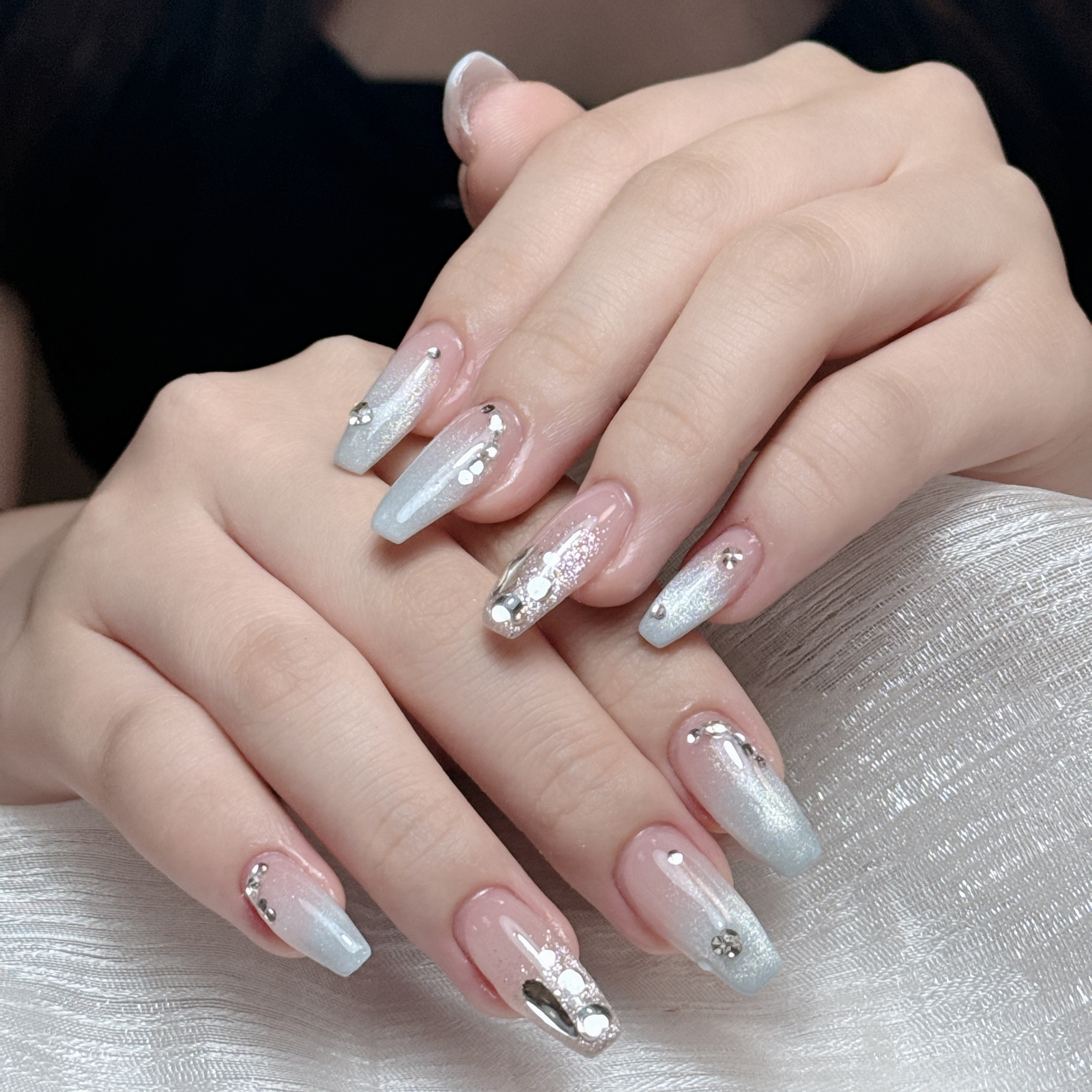 LUNA_Nails