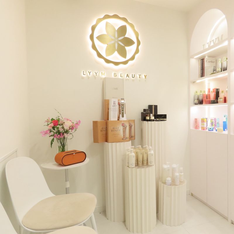LYYM Nail Salon ネイル池袋