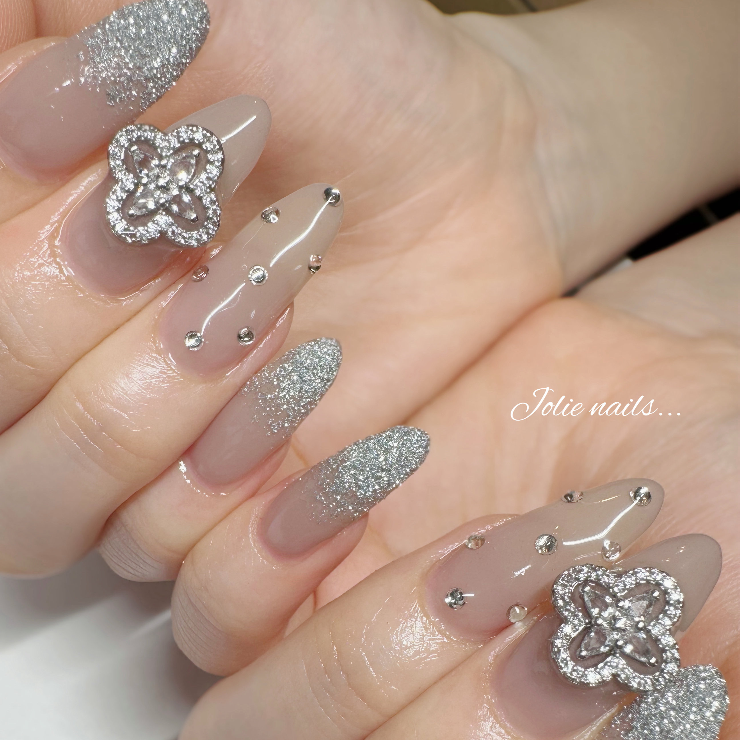 Jolie_nails