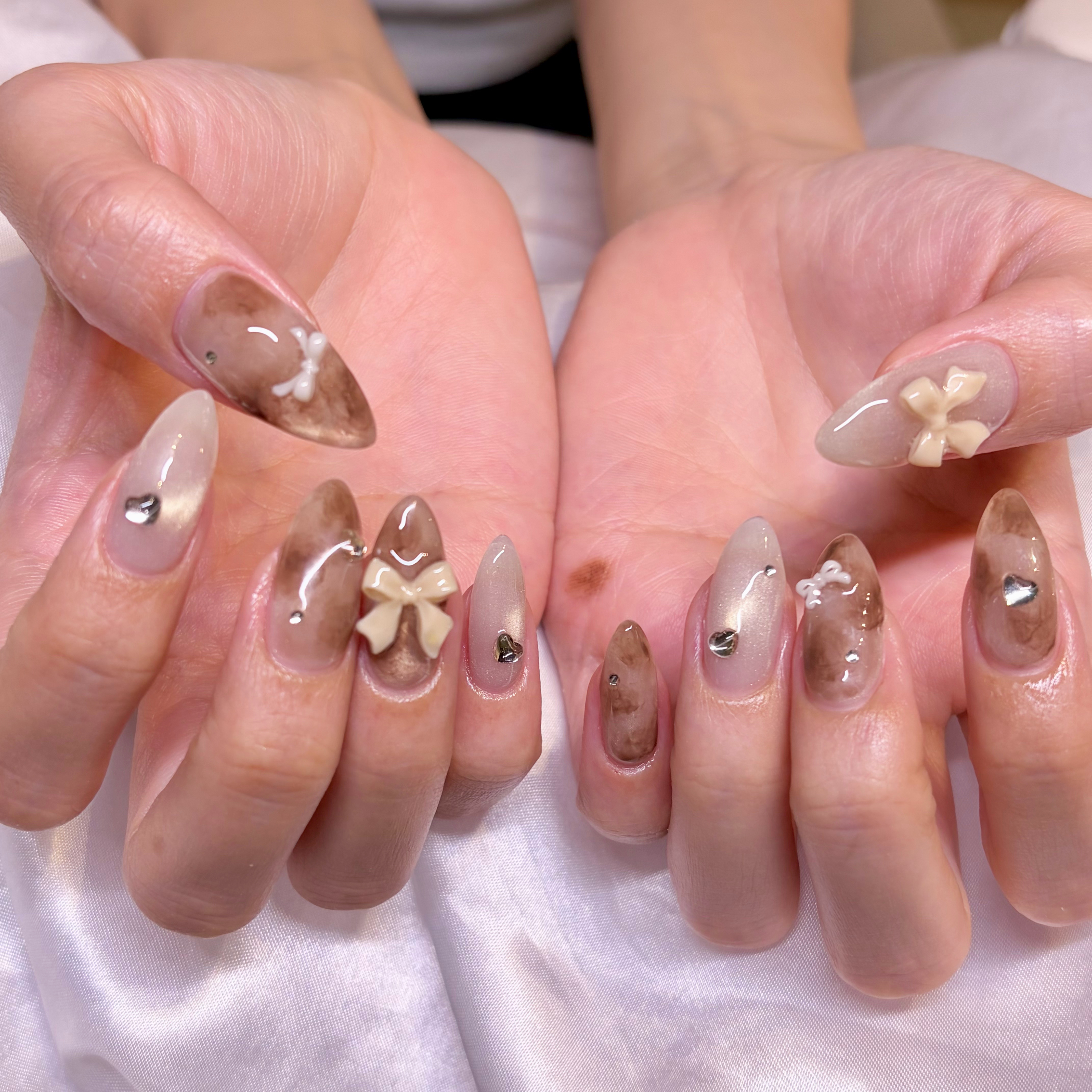 emu.nails