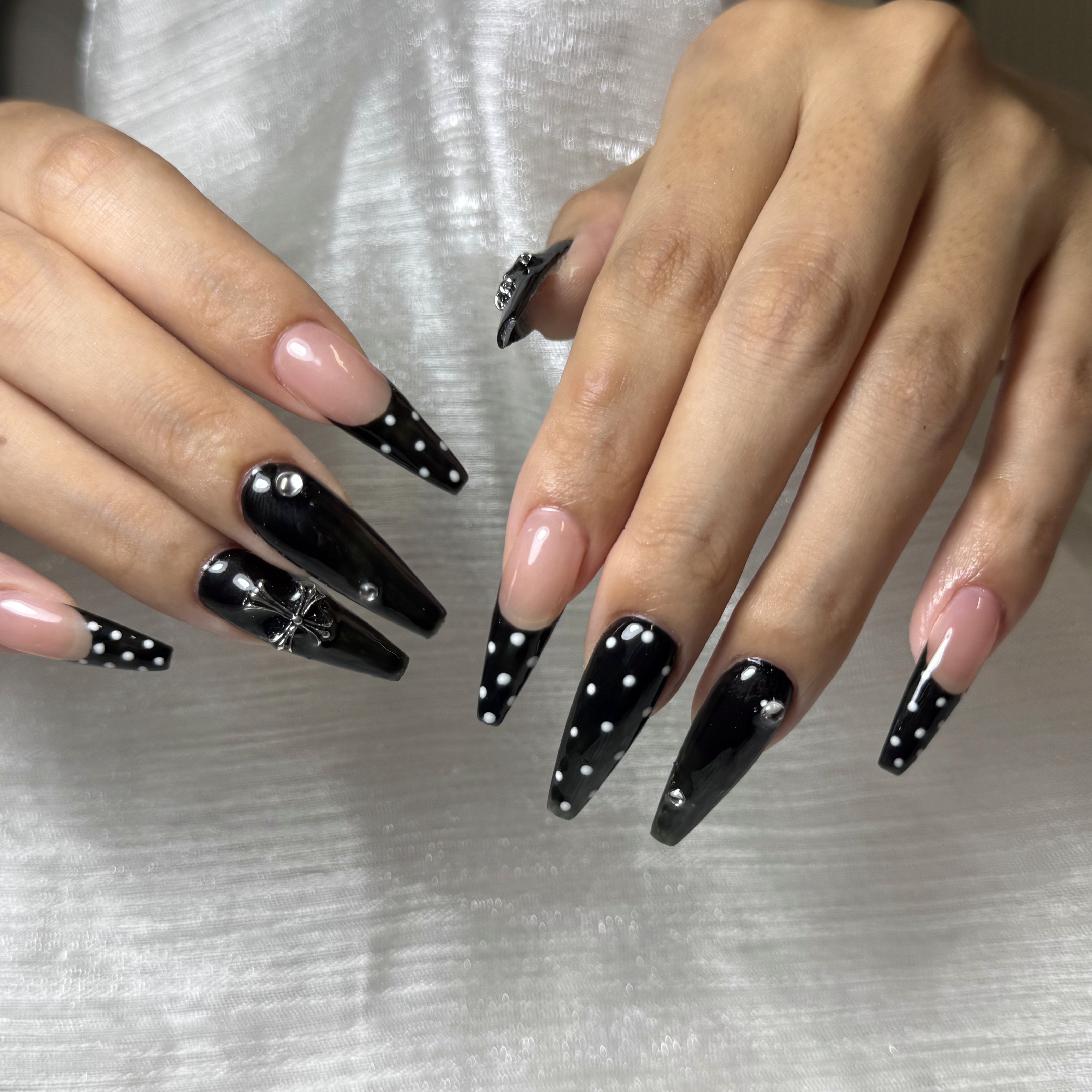 LEELA_NAIL