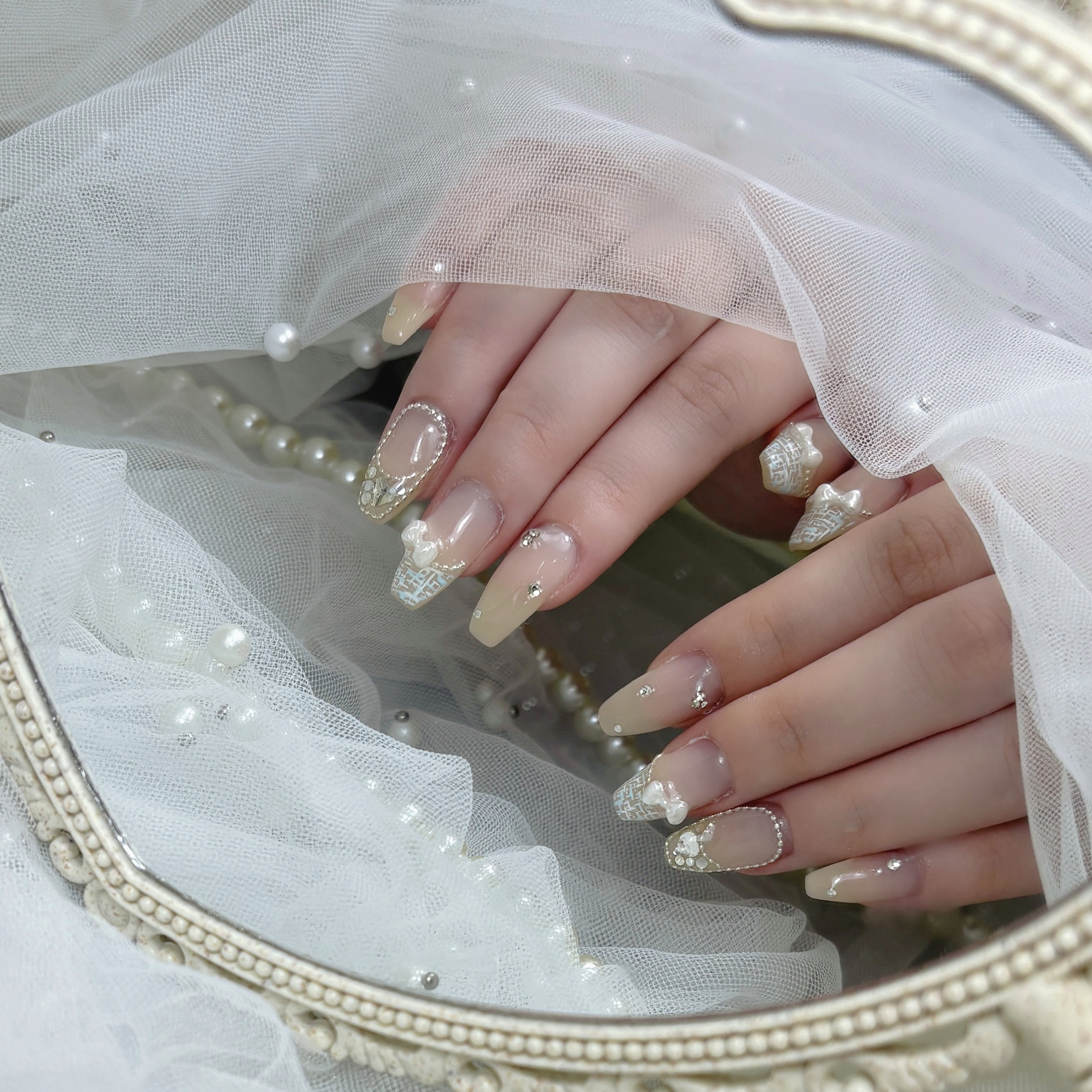 mu._.nail