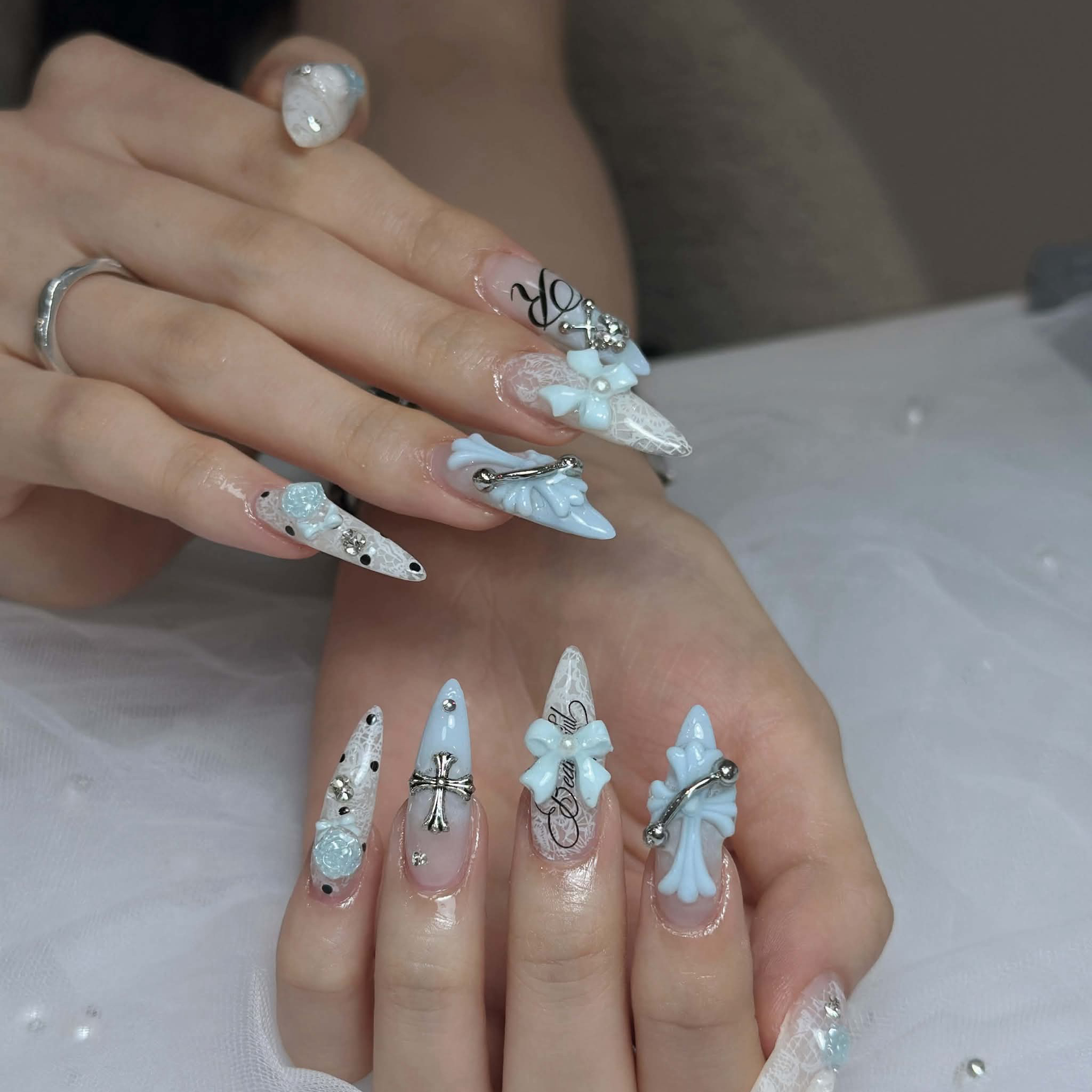elinails_emi