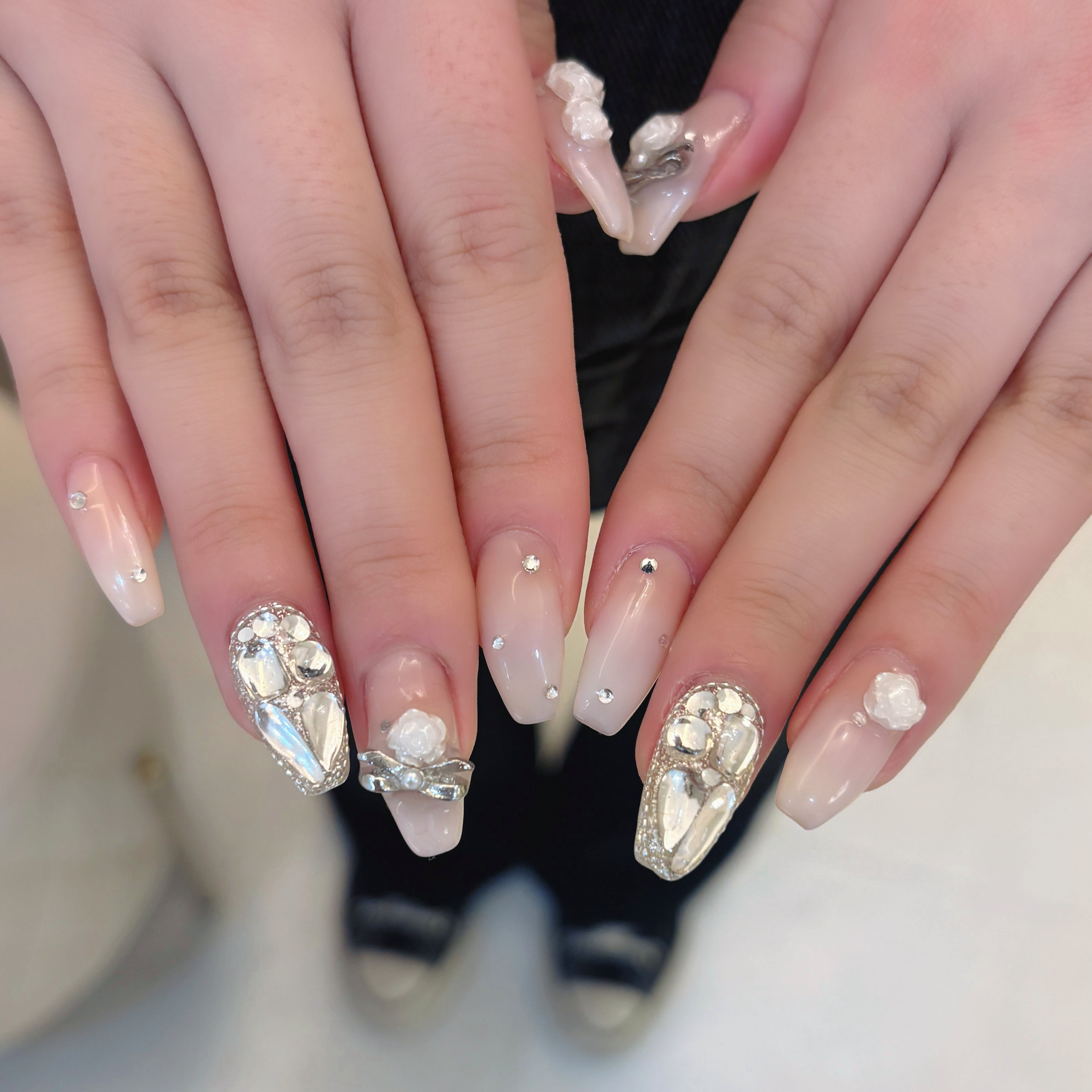 mu._.nail