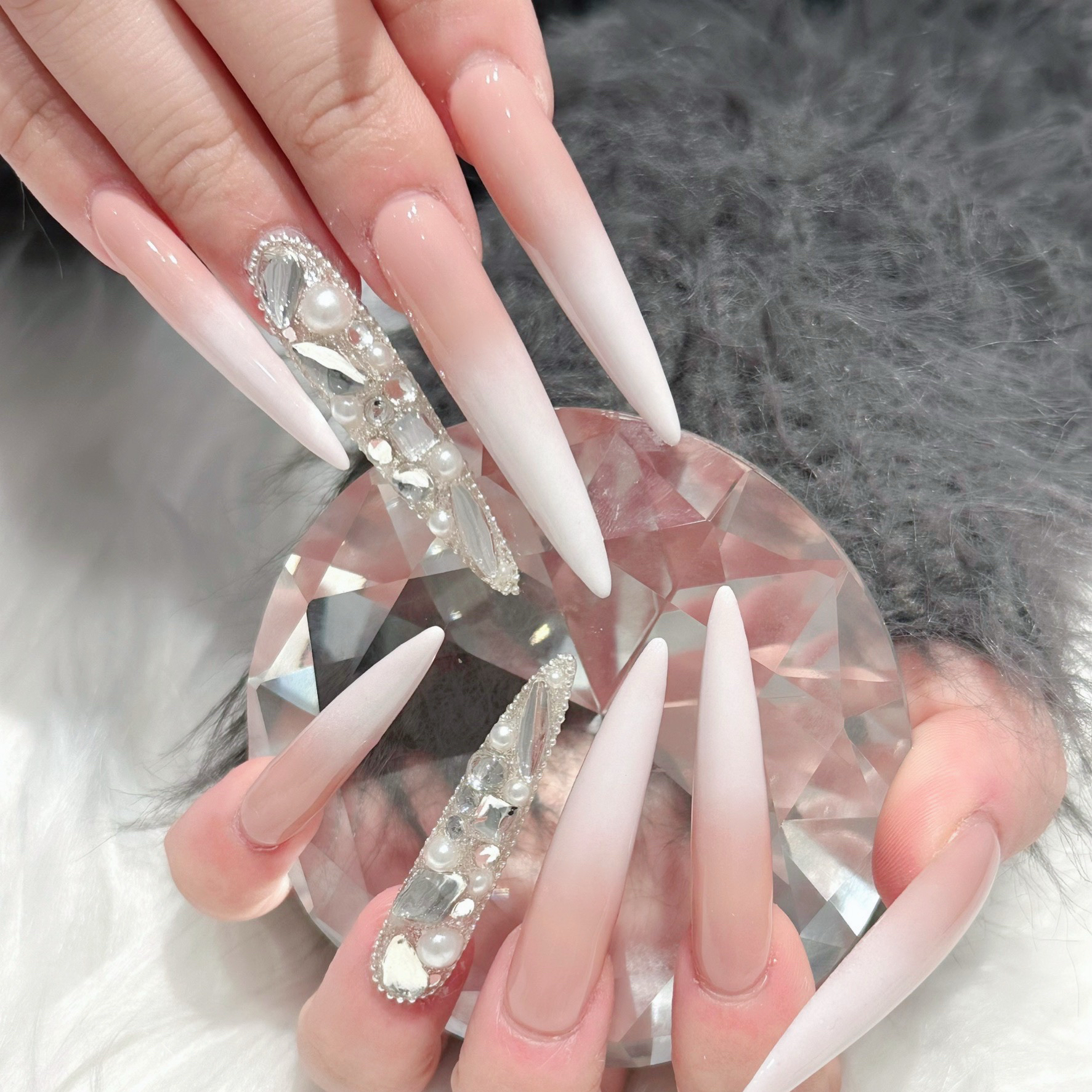 y_____nail
