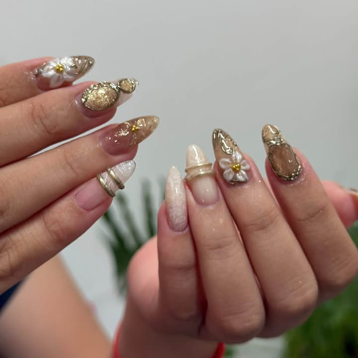 Mirai_Nails