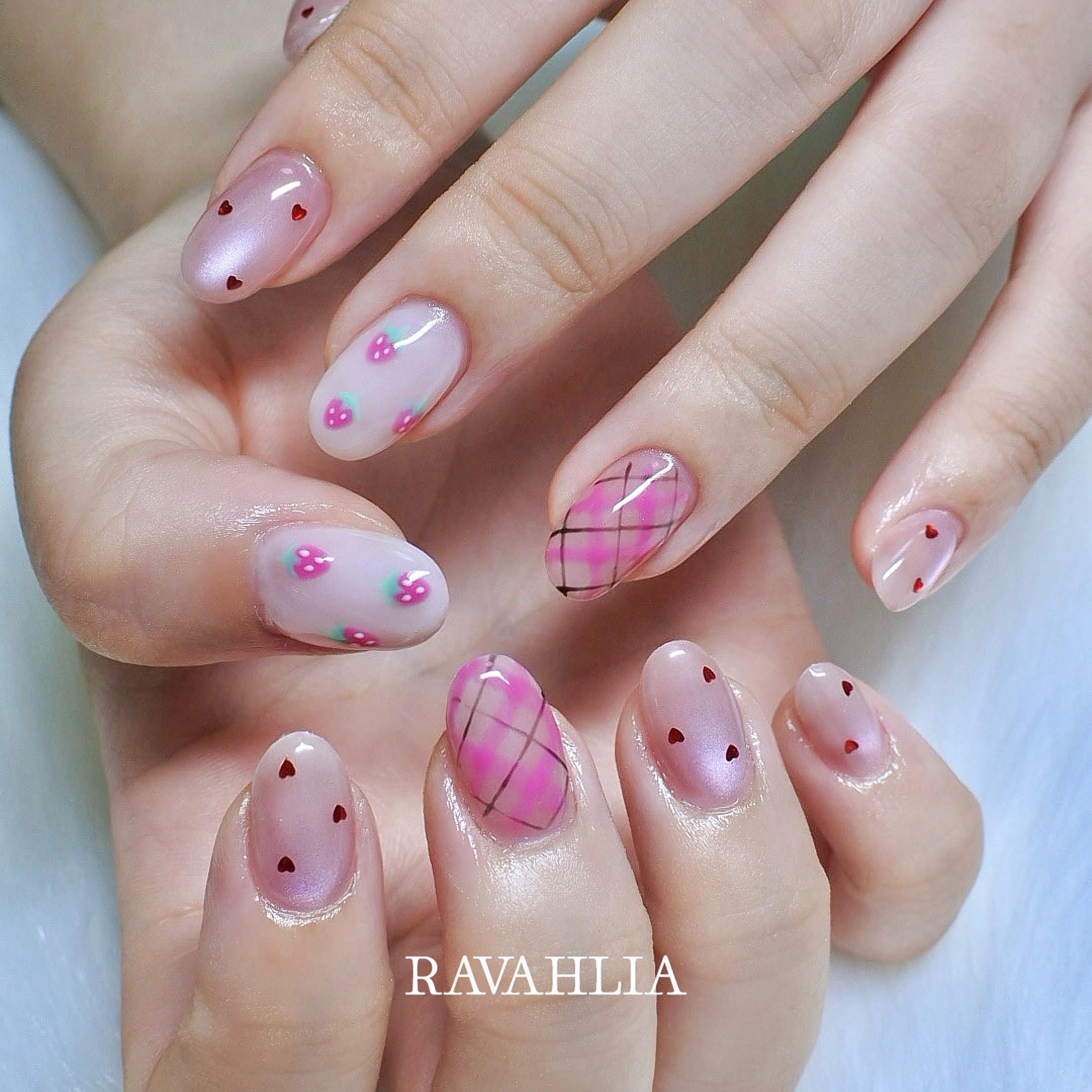 Ravahlia_nails