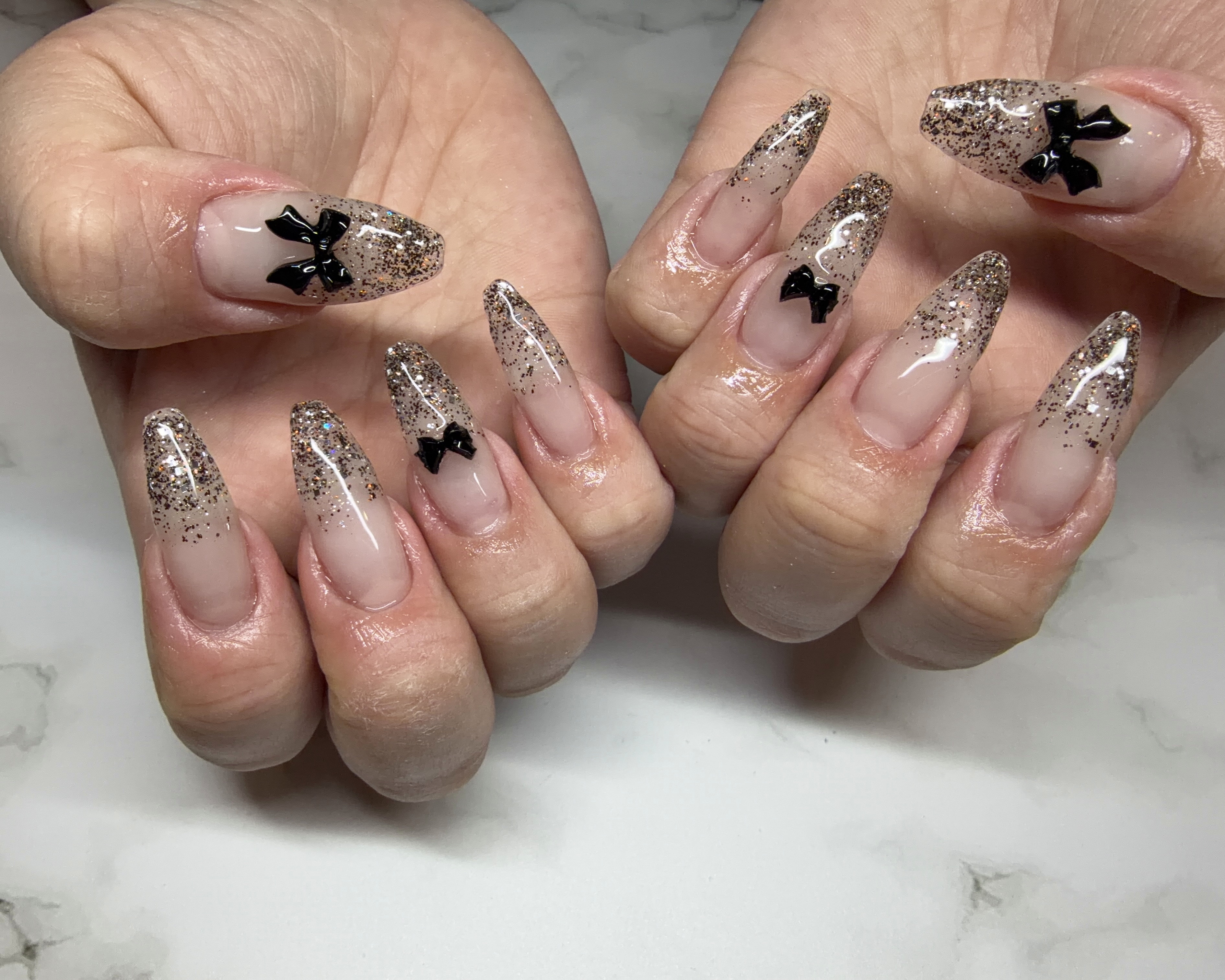 mona_nail