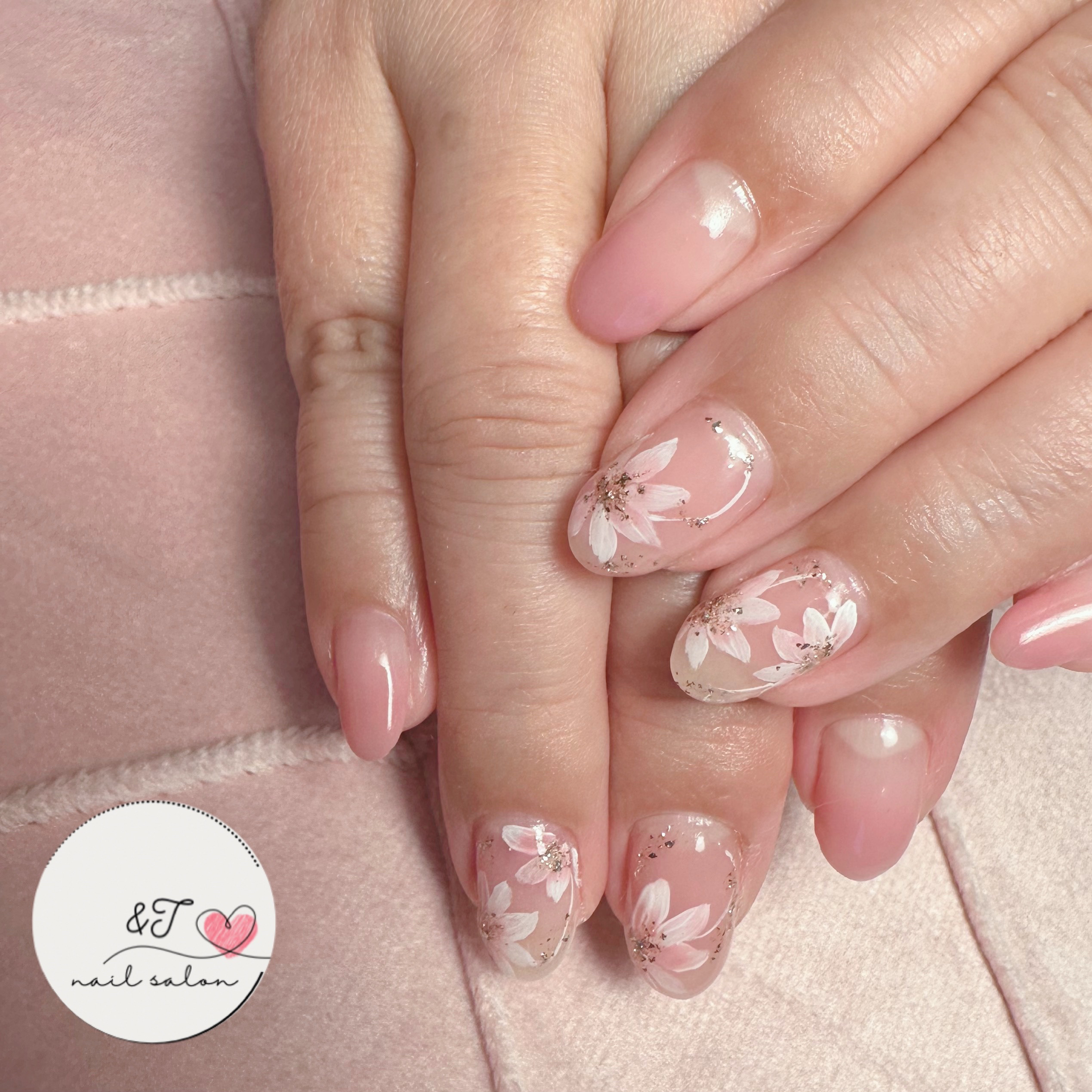 nail_salon_and_T
