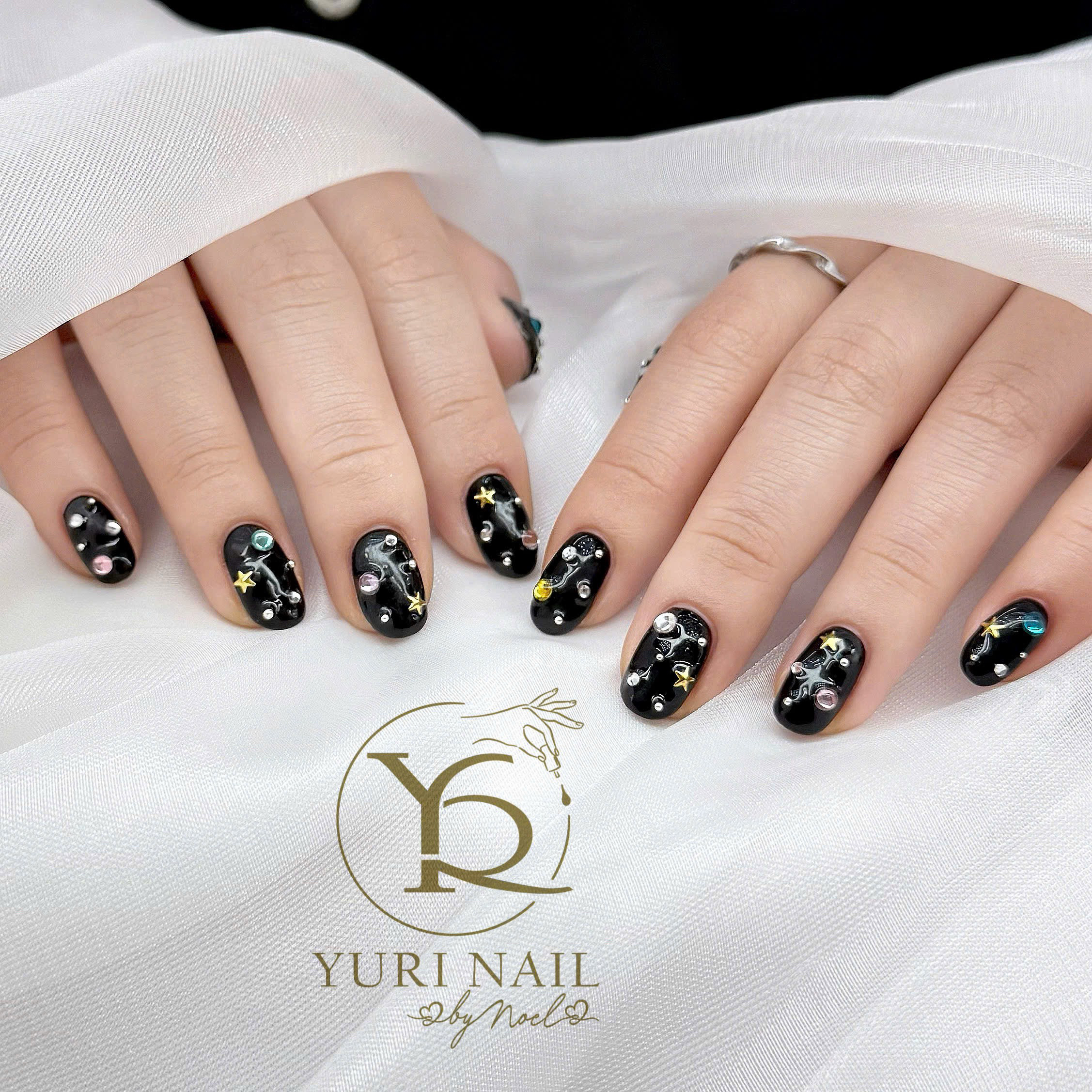 Yuri_nail_Anh