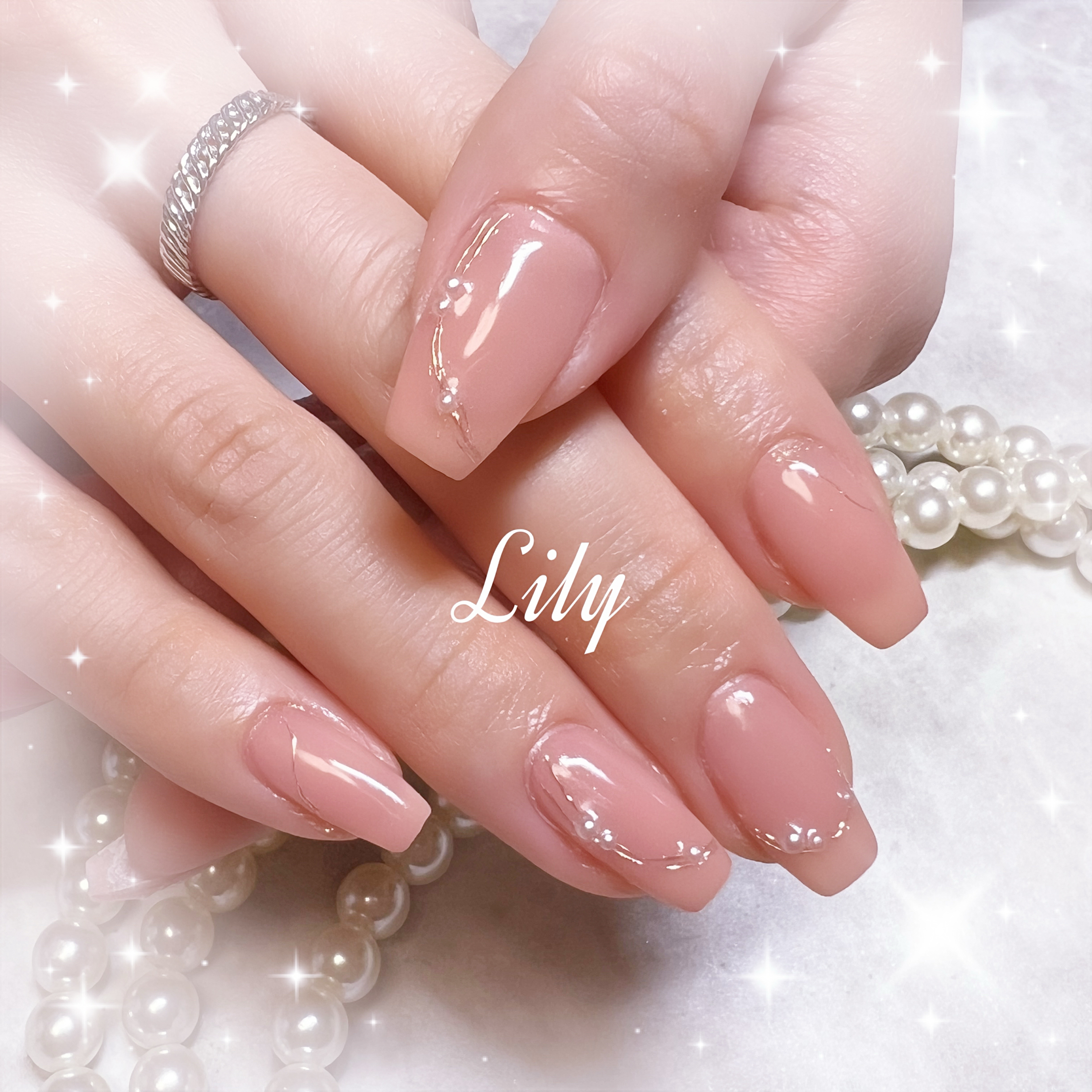 Lily.nail