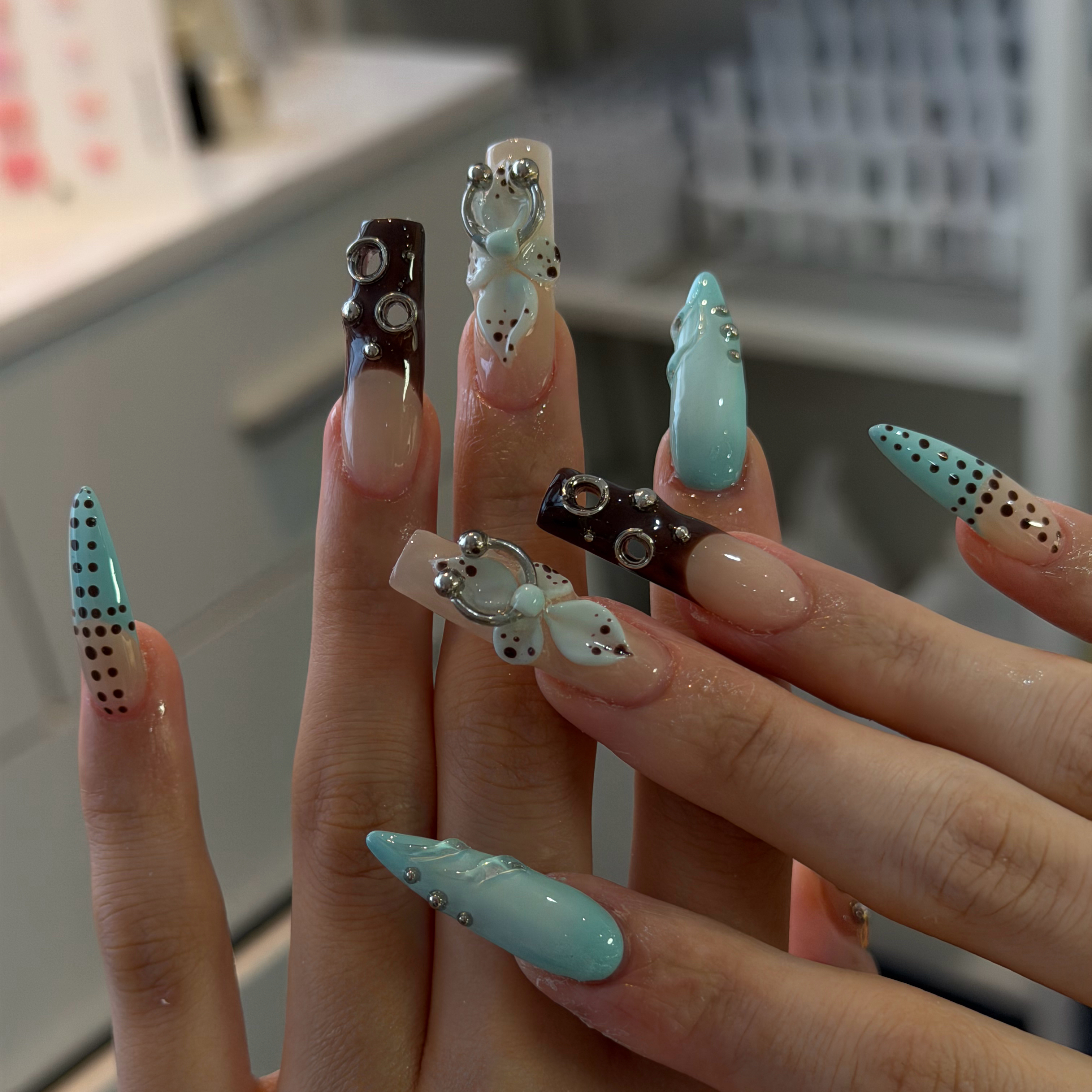 CoMo_Ana_Nail