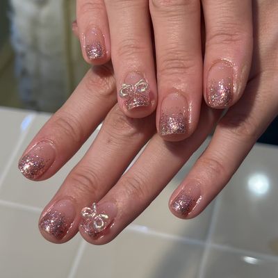 【ラメグラデーション】甘皮ケア & フォルム形成
※オフ有の場合はOPを選択必須
