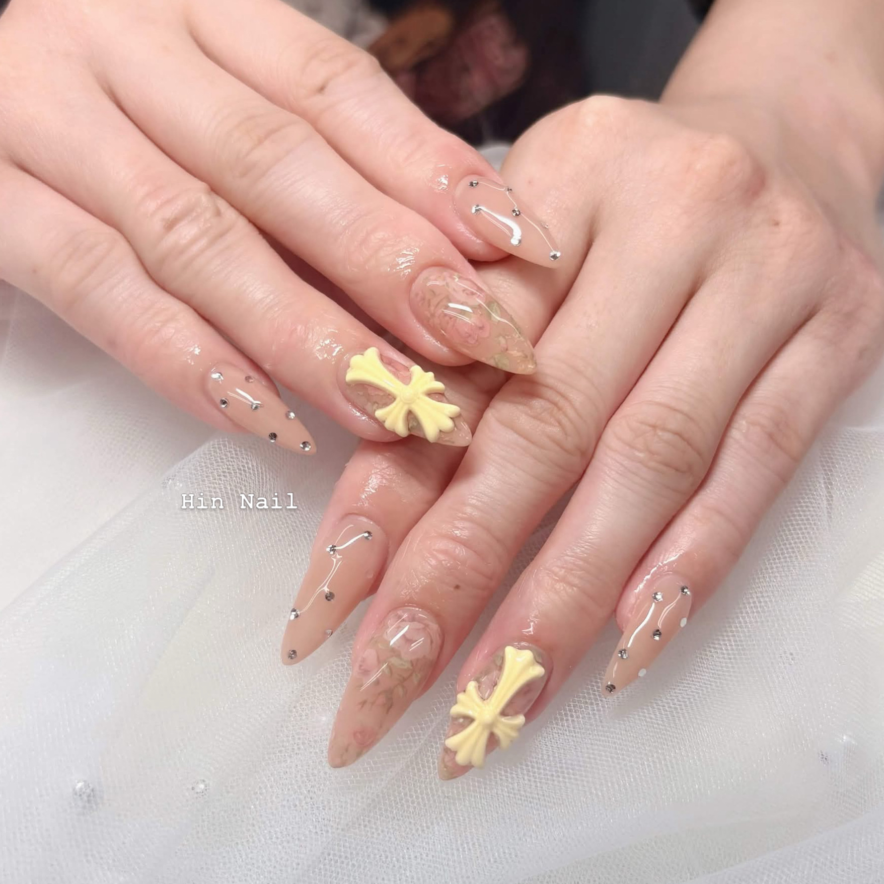 Hin_Nail