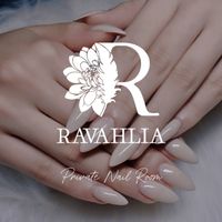 Ravahlia_nails