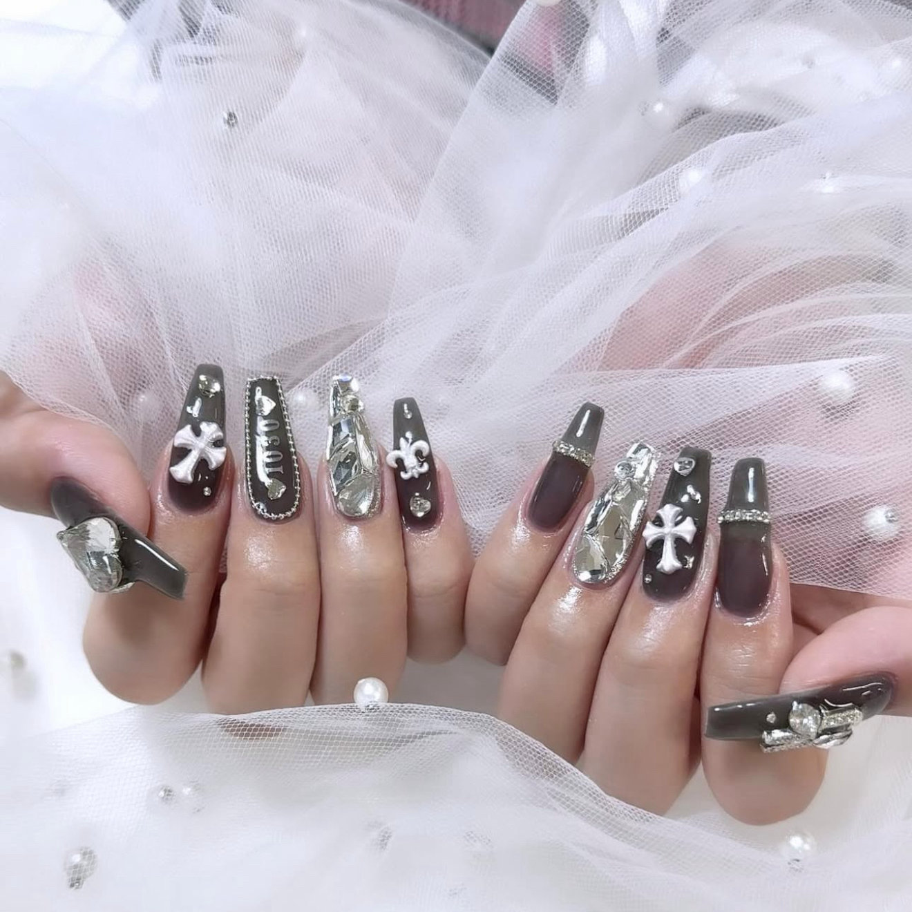 Lyn.Nail
