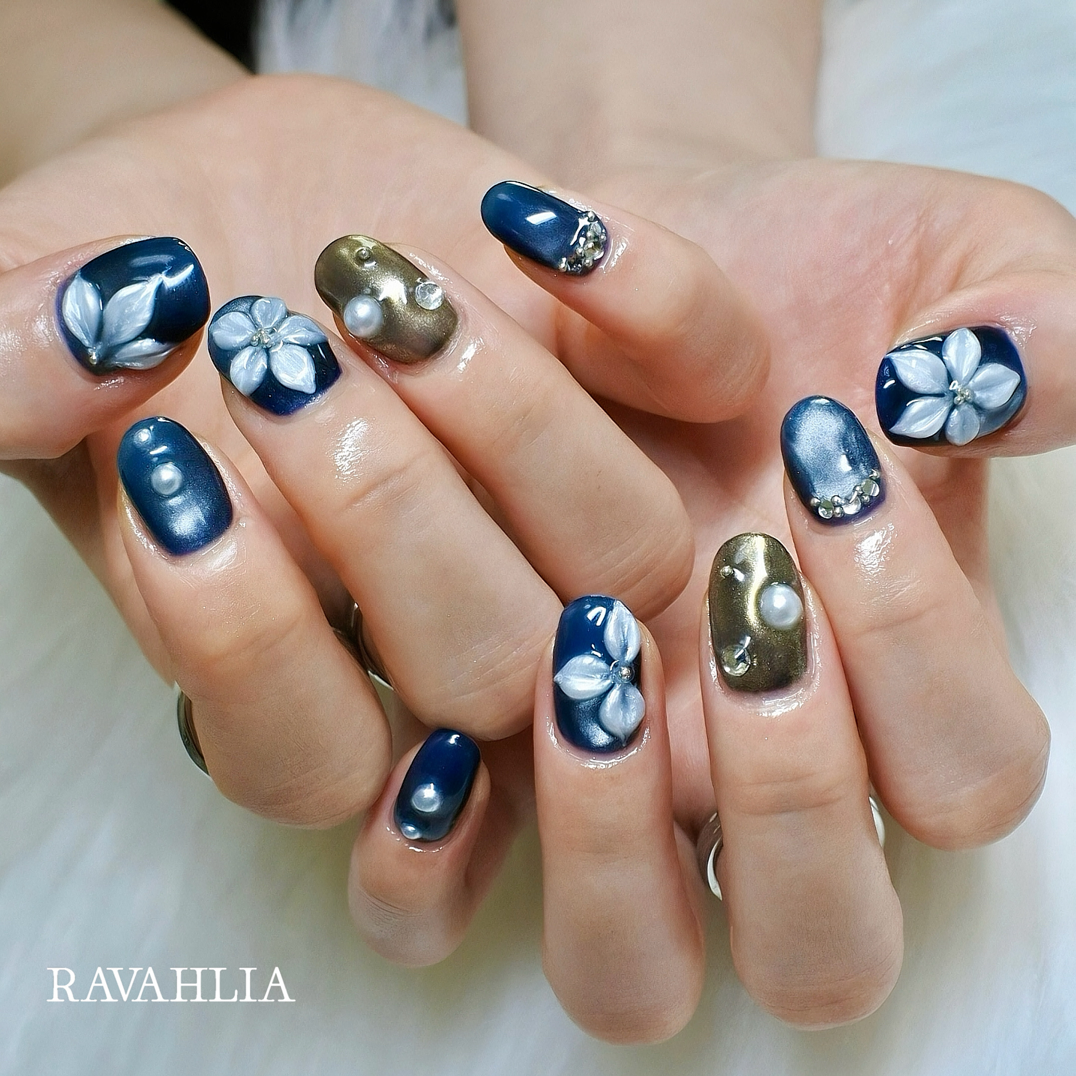 Ravahlia_nails
