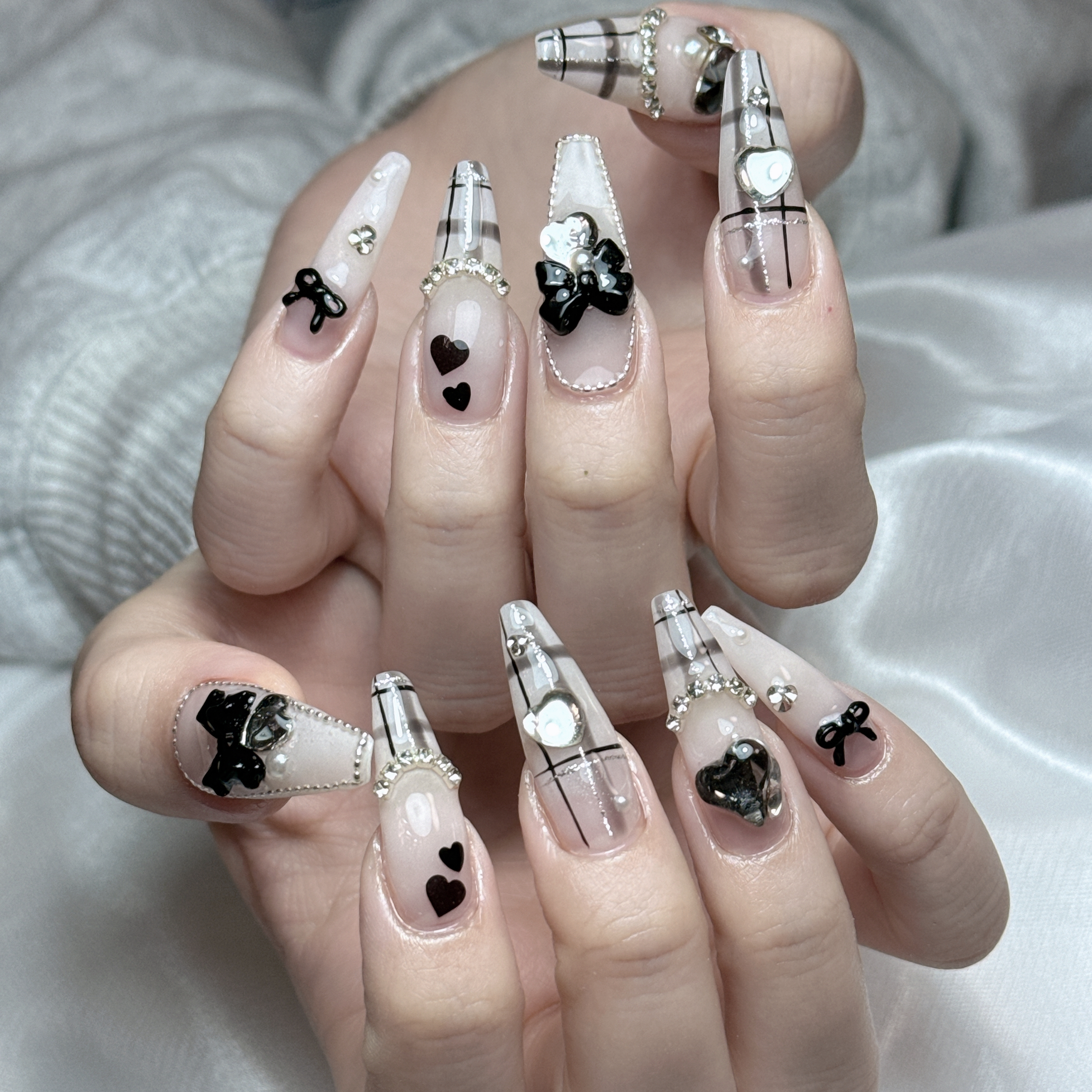 LUNA_Nails