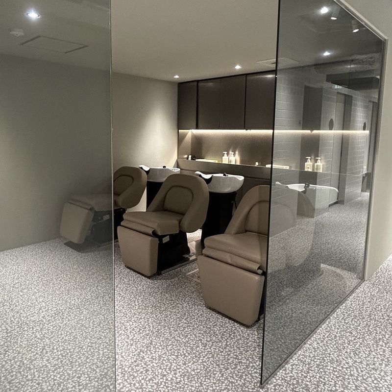 SALOWIN 梅田茶屋町suite店