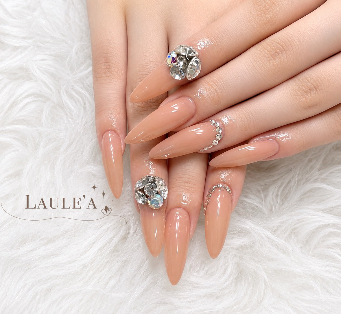 laule_nail