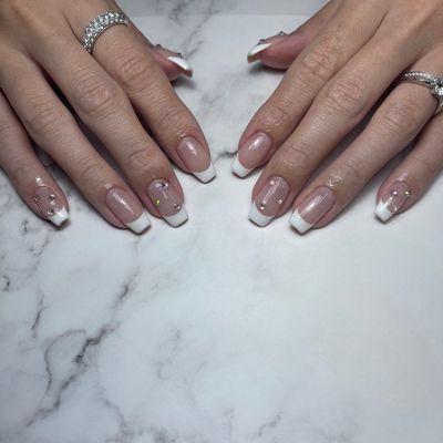 ワンカラーベース＋フレンチネイル