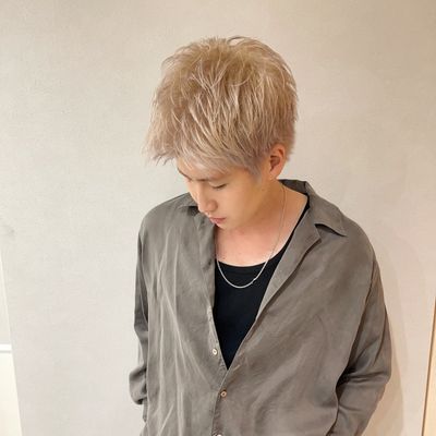 ホワイトブロンドブリーチ＋カラー＋ケアトリートメント